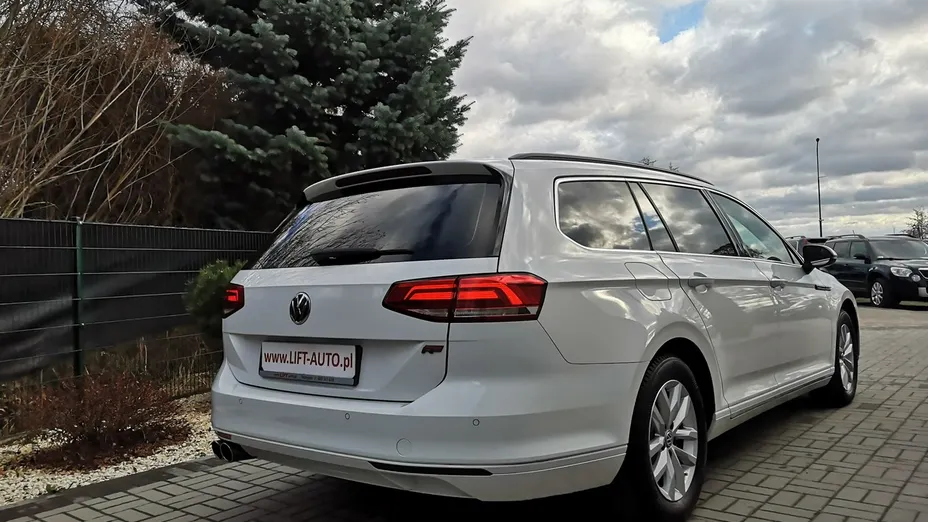 VOLKSWAGEN Passat -