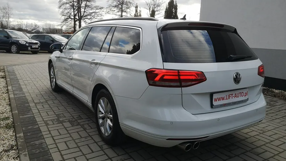 VOLKSWAGEN Passat -