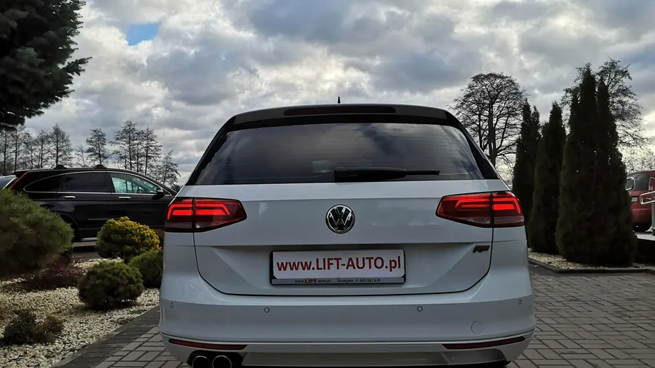VOLKSWAGEN Passat -