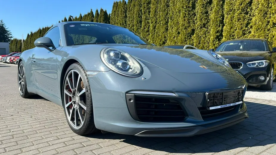 PORSCHE 911 -