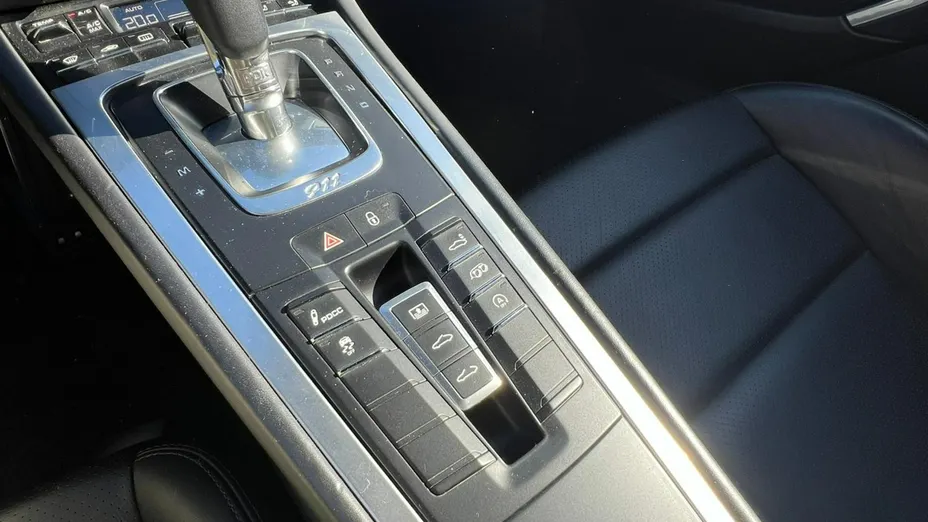 PORSCHE 911 -