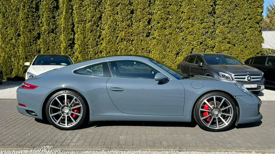 PORSCHE 911 -