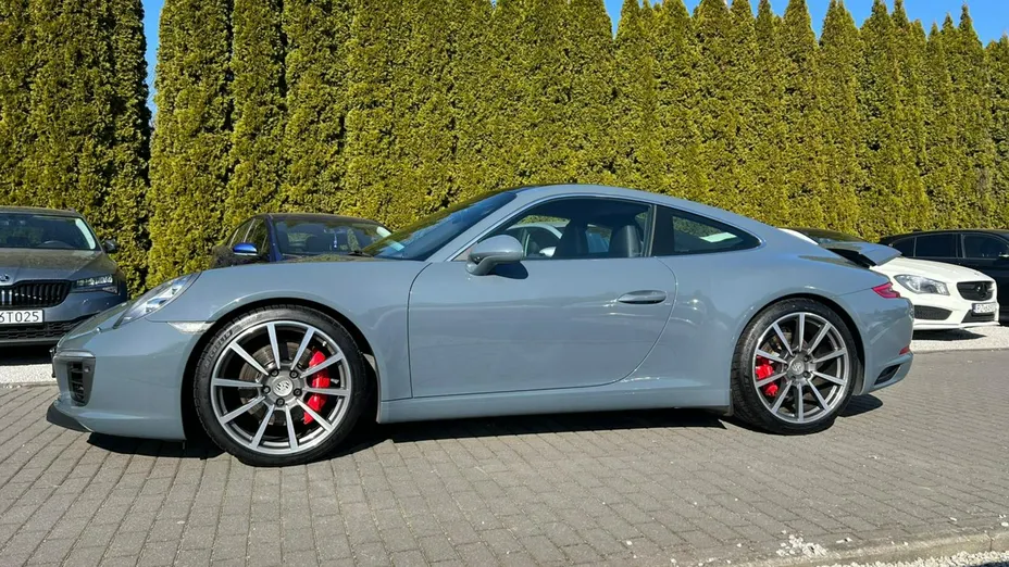 PORSCHE 911 -