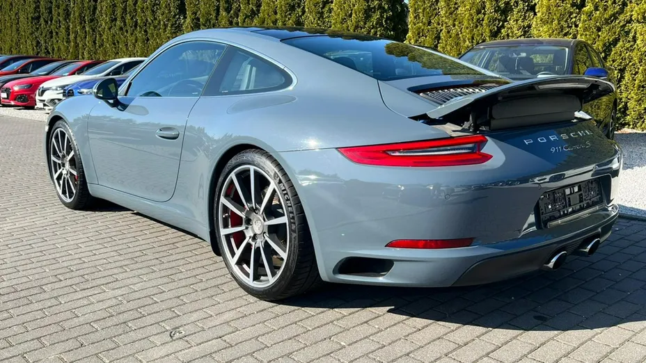 PORSCHE 911 -