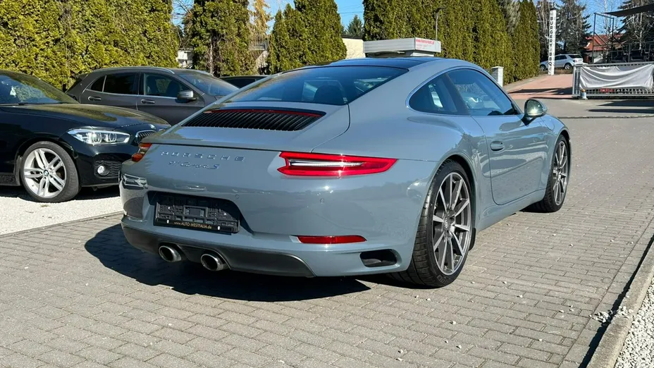 PORSCHE 911 -