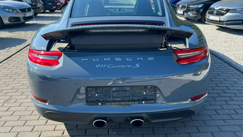 PORSCHE 911 -