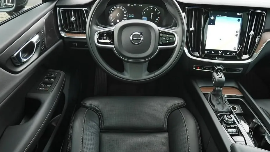 VOLVO V60 -