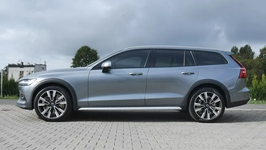 VOLVO V60 -