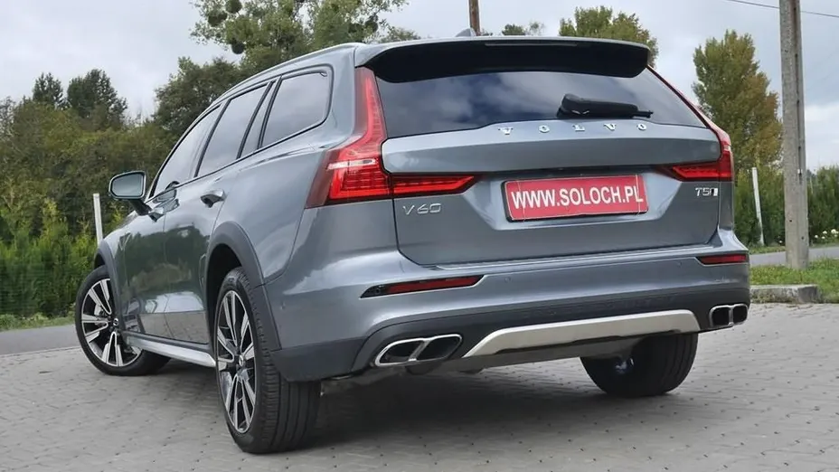 VOLVO V60 -