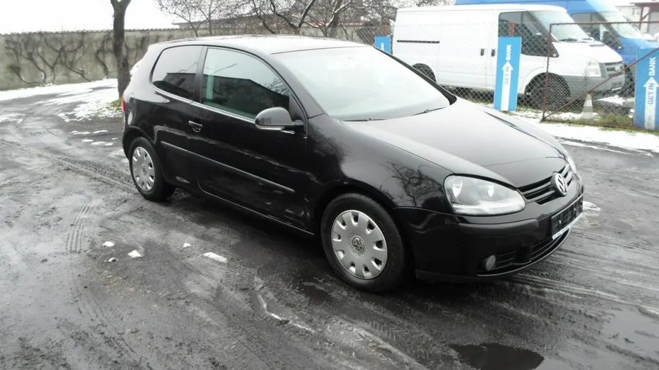 VOLKSWAGEN Golf -