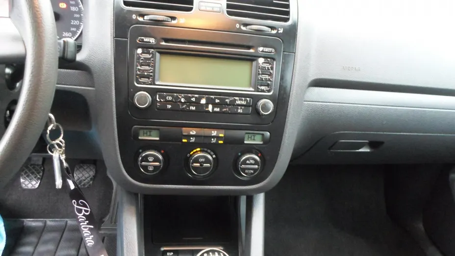 VOLKSWAGEN Golf -