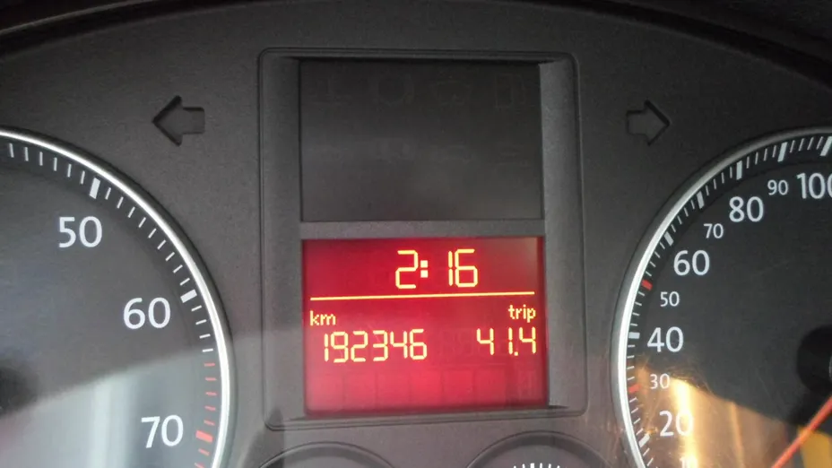 VOLKSWAGEN Golf -