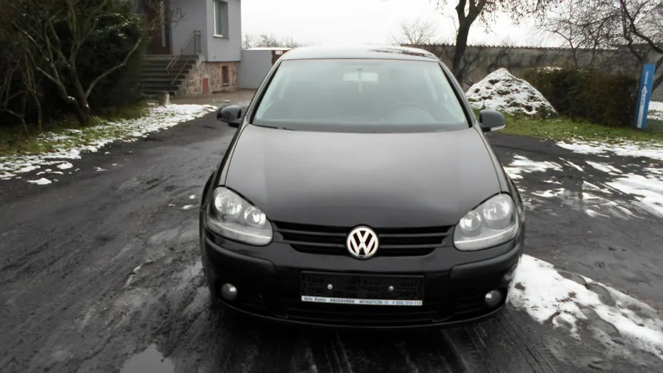 VOLKSWAGEN Golf -