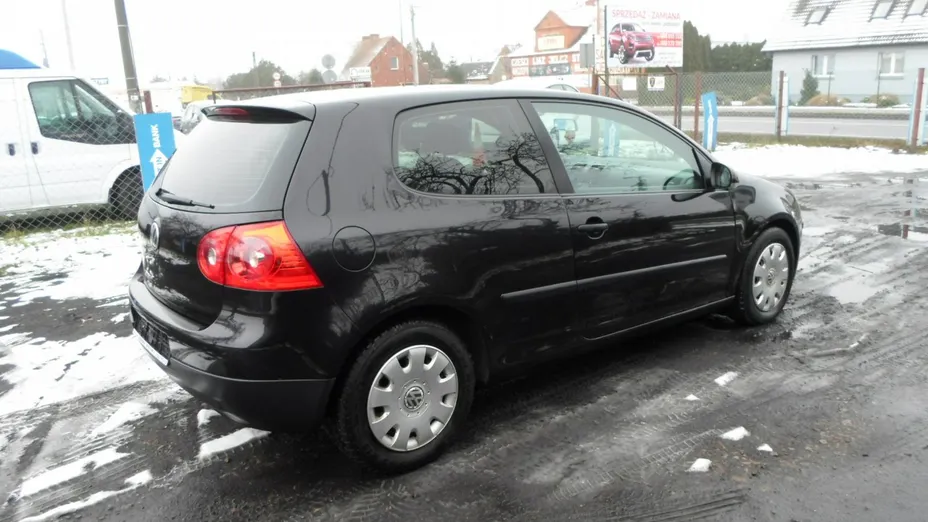 VOLKSWAGEN Golf -