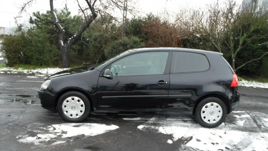 VOLKSWAGEN Golf -