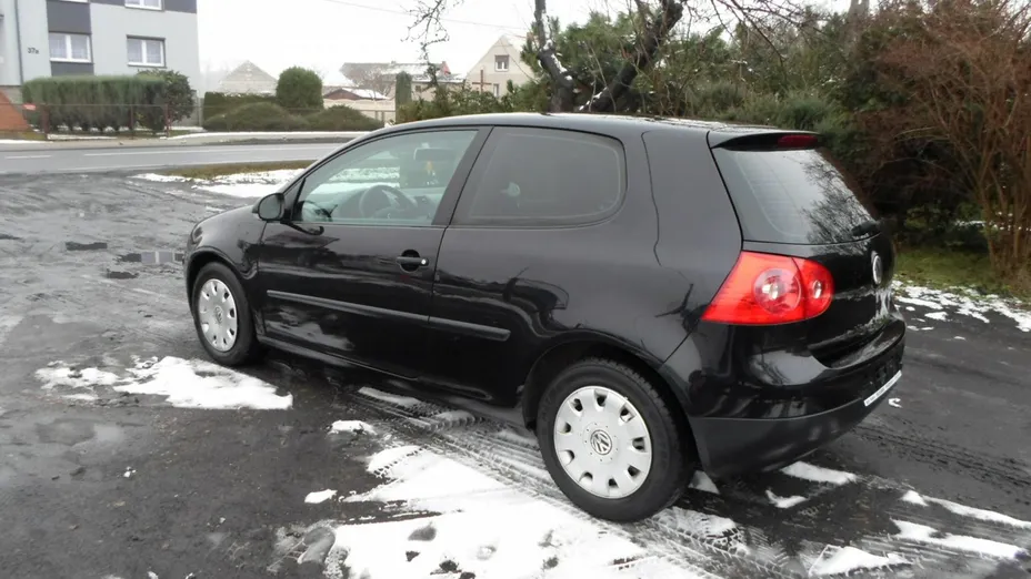 VOLKSWAGEN Golf -