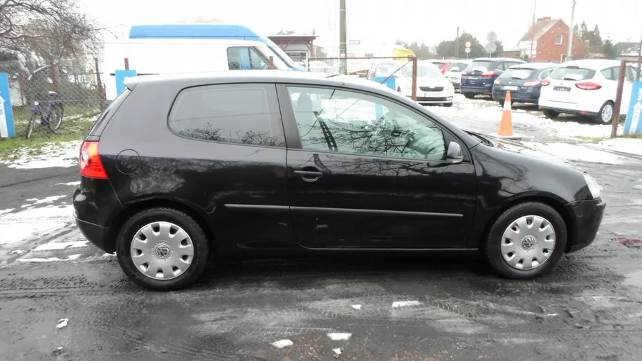 VOLKSWAGEN Golf -