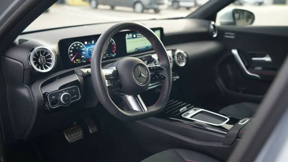 MERCEDES-BENZ A Klasa A 200 7G-DCT