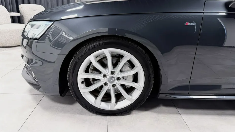 AUDI A4 -