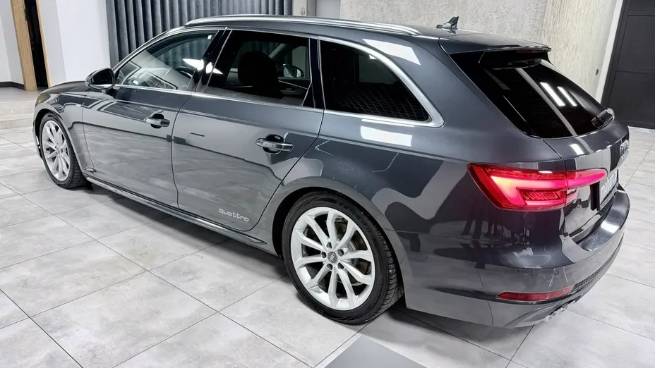 AUDI A4 -