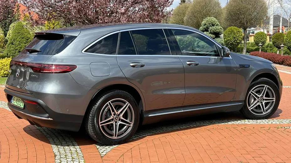 MERCEDES-BENZ EQC -