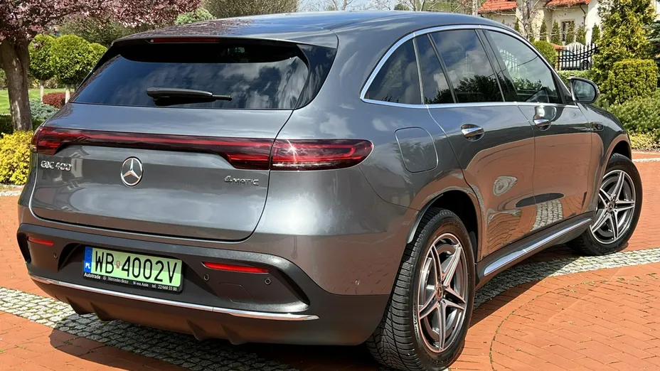 MERCEDES-BENZ EQC -