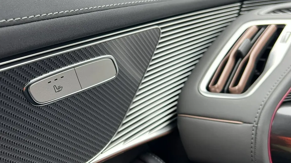 MERCEDES-BENZ EQC -