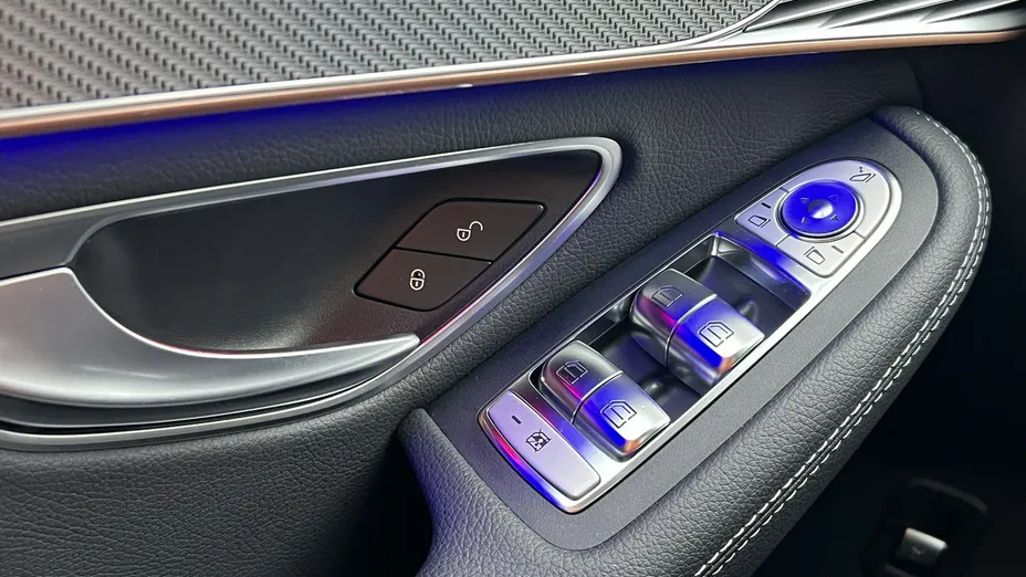 MERCEDES-BENZ EQC -