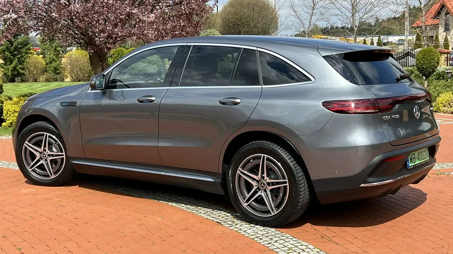 MERCEDES-BENZ EQC -