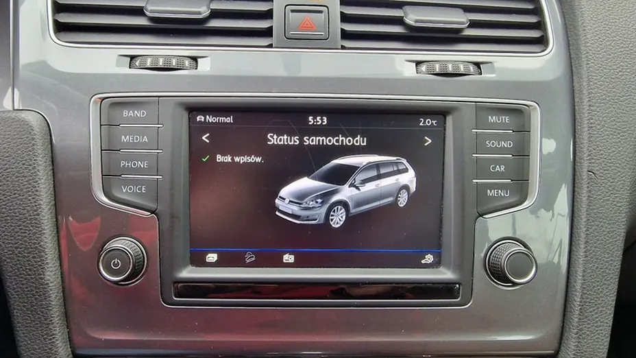 VOLKSWAGEN Golf -