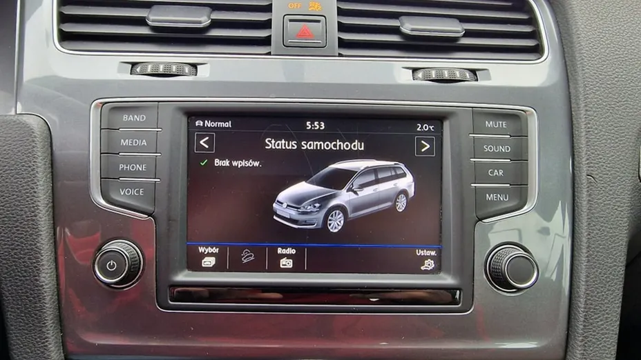 VOLKSWAGEN Golf -