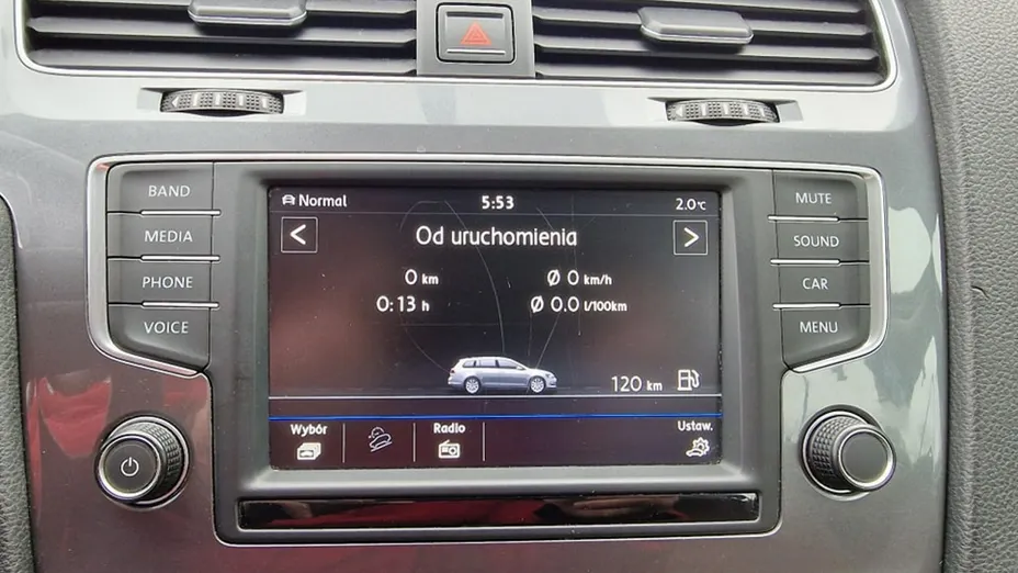 VOLKSWAGEN Golf -