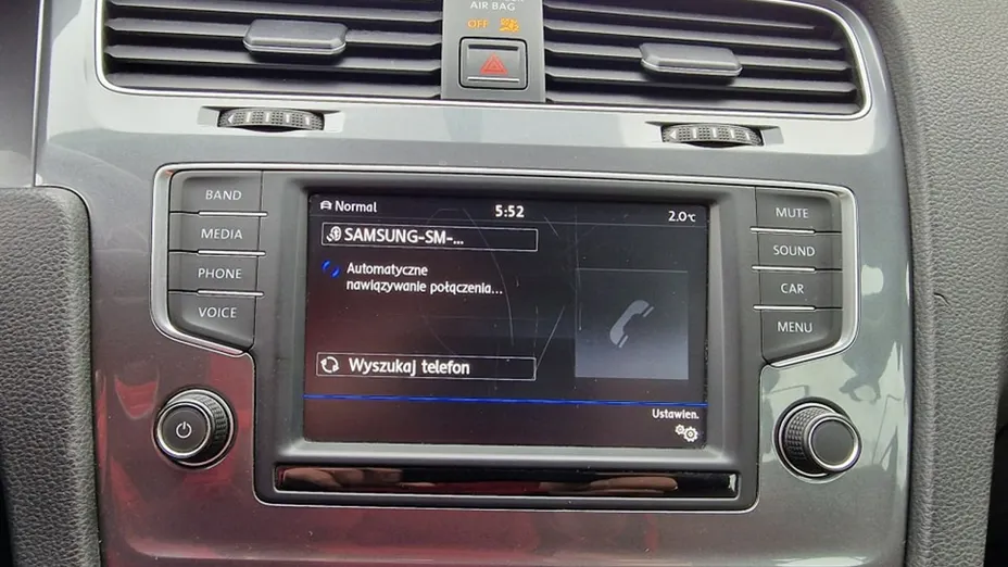 VOLKSWAGEN Golf -