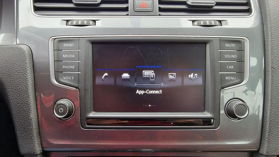 VOLKSWAGEN Golf -