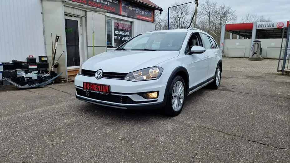 VOLKSWAGEN Golf -
