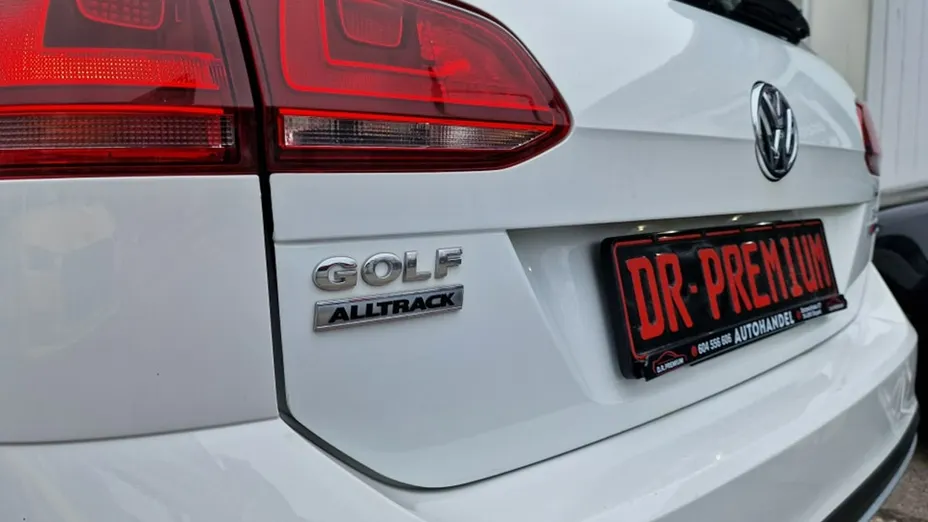 VOLKSWAGEN Golf -