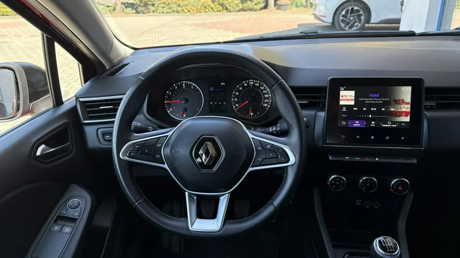 RENAULT Clio -