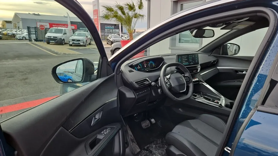 PEUGEOT 3008 -