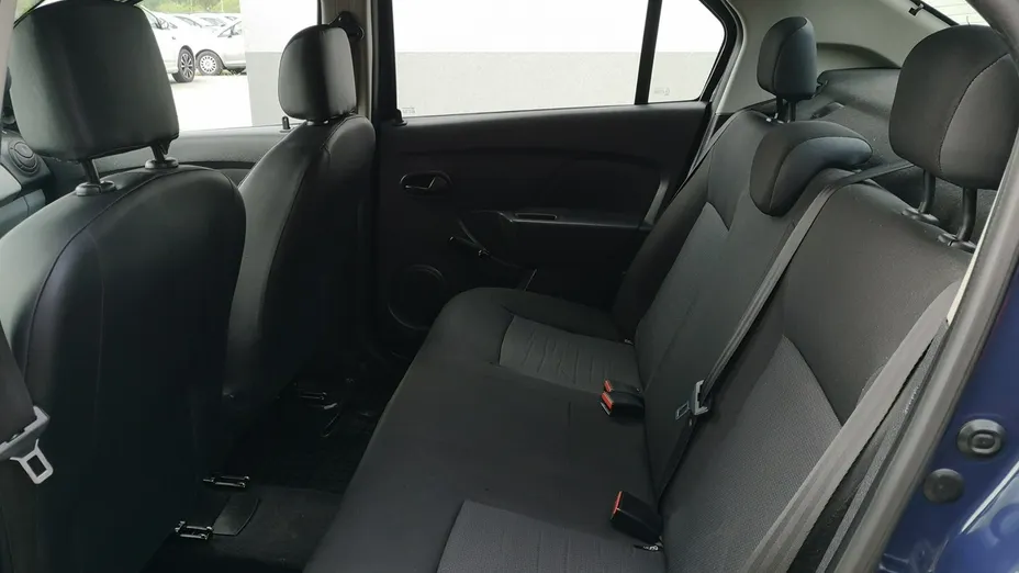 DACIA Logan -