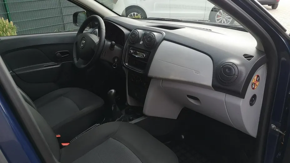 DACIA Logan -
