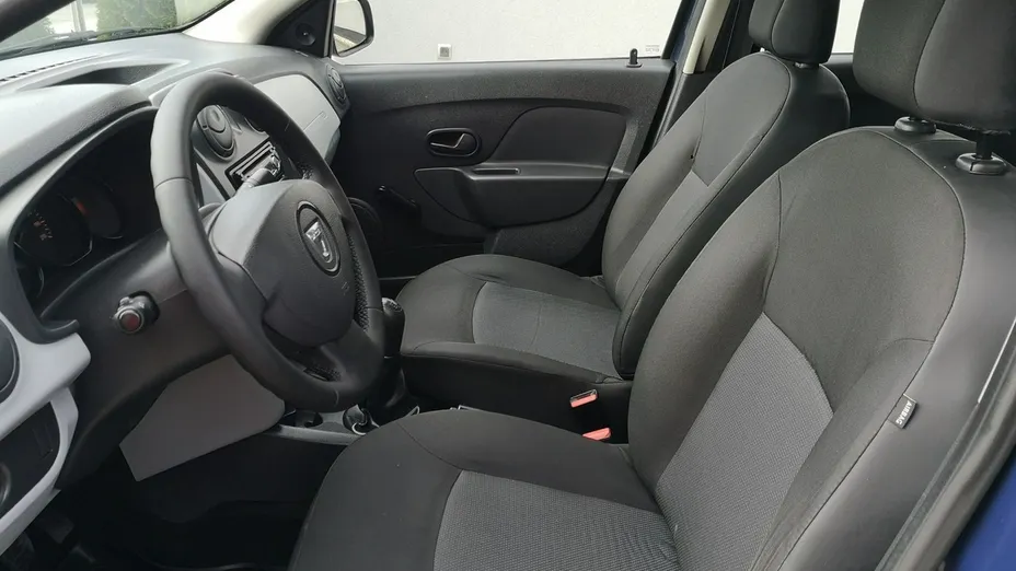 DACIA Logan -