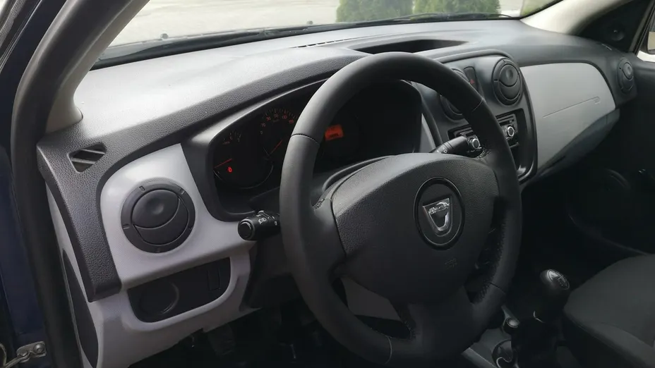 DACIA Logan -