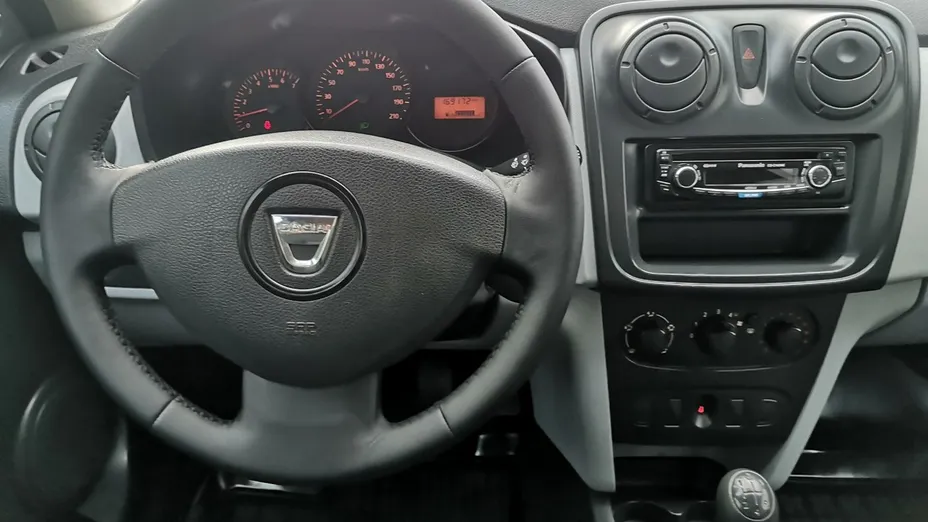 DACIA Logan -