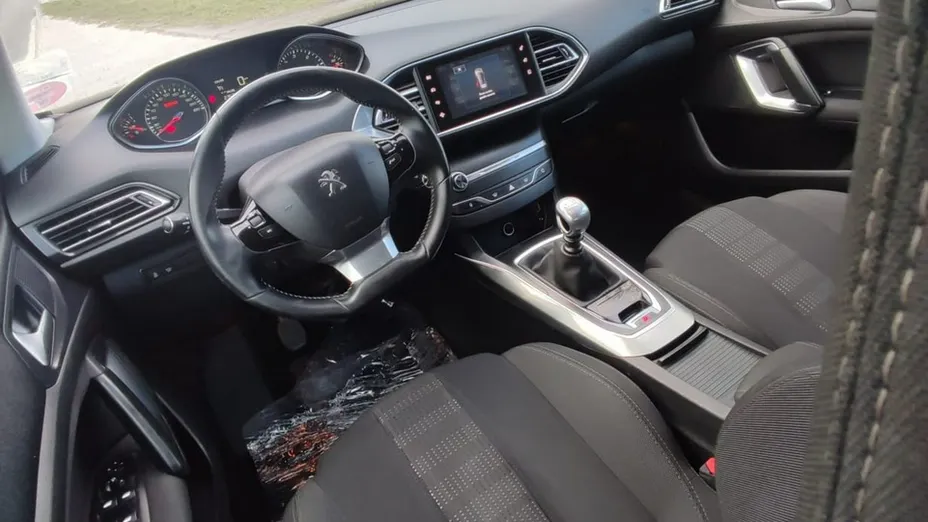PEUGEOT 308 -