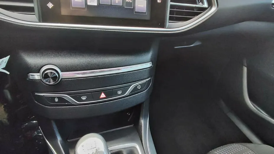 PEUGEOT 308 -