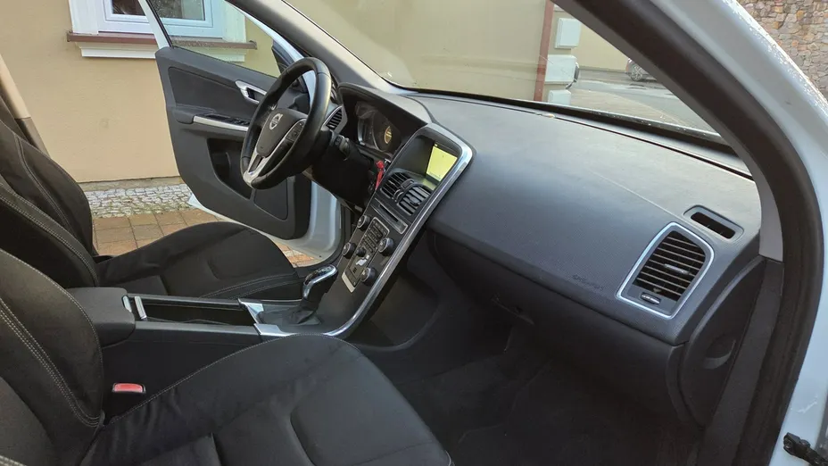 VOLVO XC60 -