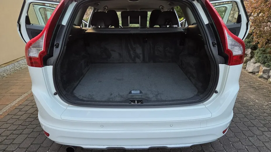 VOLVO XC60 -