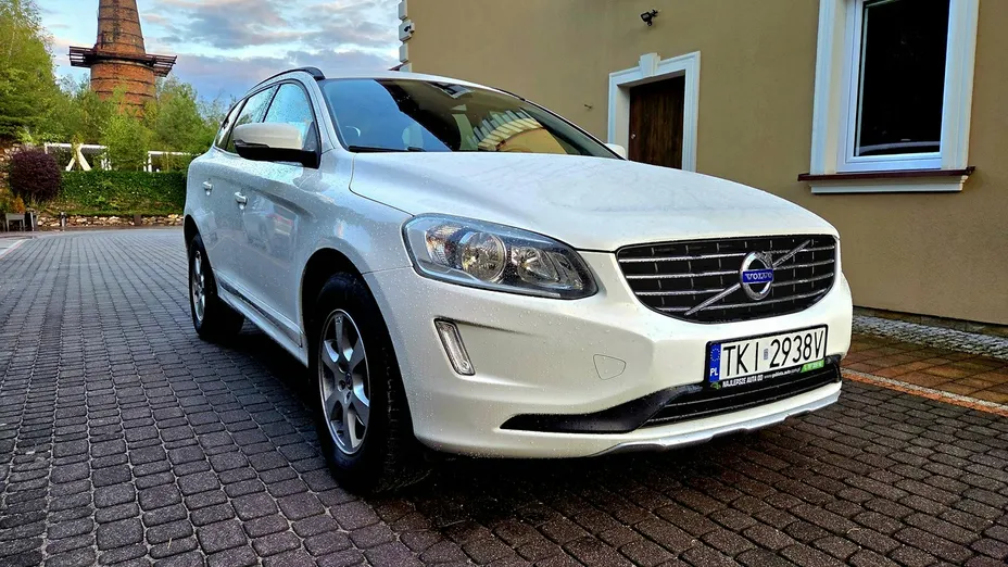 VOLVO XC60 -