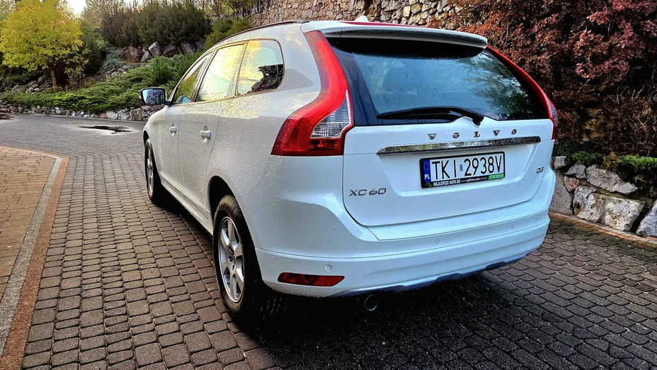 VOLVO XC60 -