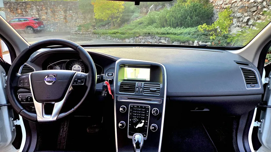 VOLVO XC60 -